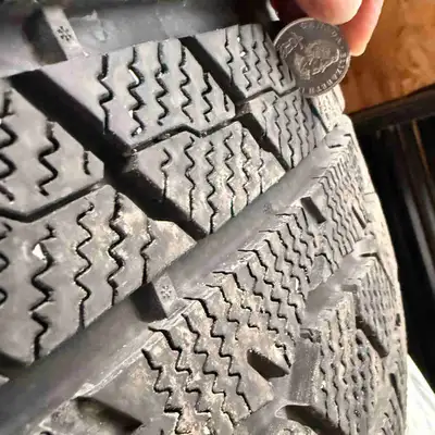 Lot de 4 pneus d'hiver Farroad 235/55R19 achetés en janvier 2024 1000$. Viennent d'être évalués par...