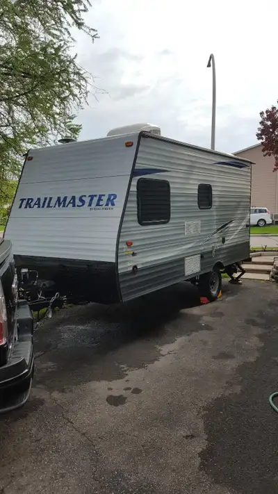 Trailmaster 2019 sleeps 4 ,air-condition ,used like new,new tires 2024,never cook inside. For more i...