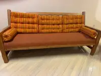 Divan 3 places et 1 fauteuil, reproduction de meubles Québécois 