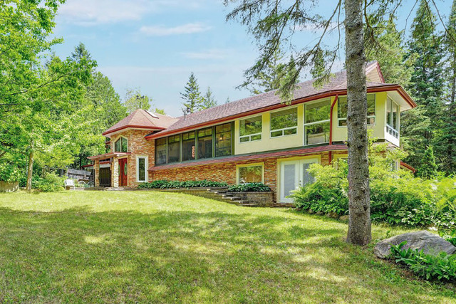 Cottage for Rent with Hot Tub in Ontario