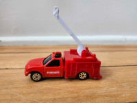 Maisto Red Fire Truck With Ladder Diecast Emergency Vehicle  
