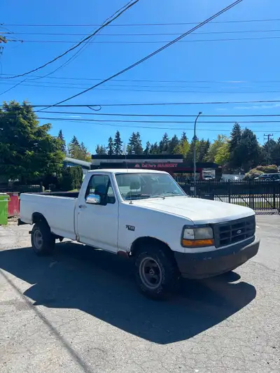 Legendary 300ci Inline 6 Fuel injected 5-speed manual Manual locking hubs Windshield cracked Body is...