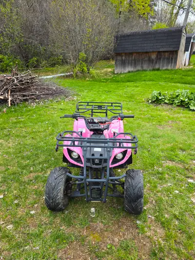 125 atv in great condition! Needs a new battery but other then that it was barely used and works gre...