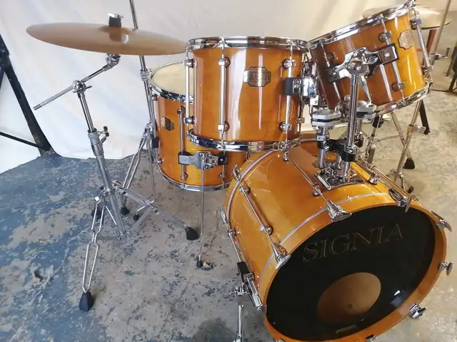 Vintage Premier maple Drums in Drums & Percussion in Hamilton - Image 7