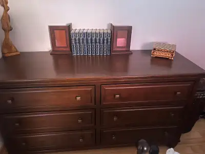 Commode 6 tiroirs en bois massif faite au Québec, View more