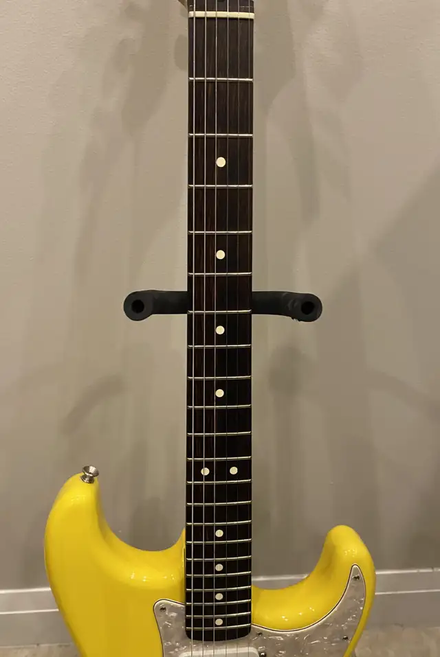 RARE Fender FSR (Stratocaster) Sam Ash 48th Street Strat Guitar in Guitars in Markham / York Region - Image 5