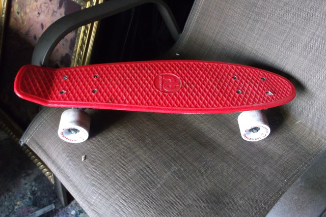 BRAND NEW RETRO SKATEBOARD in Skateboard in Kitchener / Waterloo