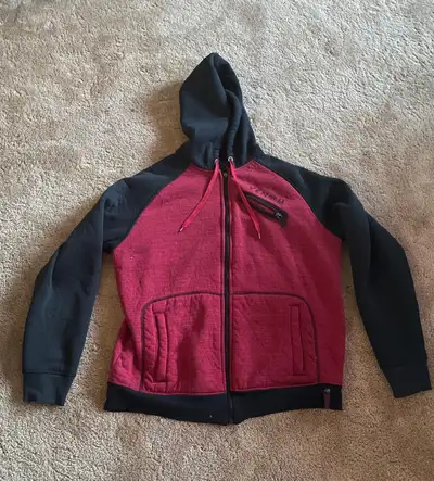 Hello this a Venom fight hoddie in men’s size large. The has a pocket with a zipper and I also have...