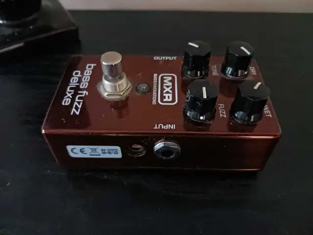 MXR/Dunlop - Bass Fuzz Deluxe in Amps & Pedals in Ottawa - Image 4