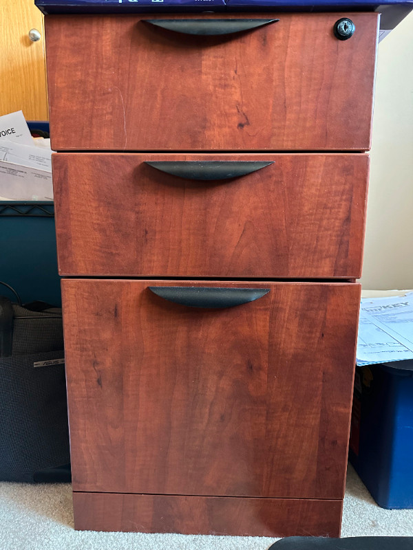 Cherry Lshaped desk Desks Saskatoon Kijiji