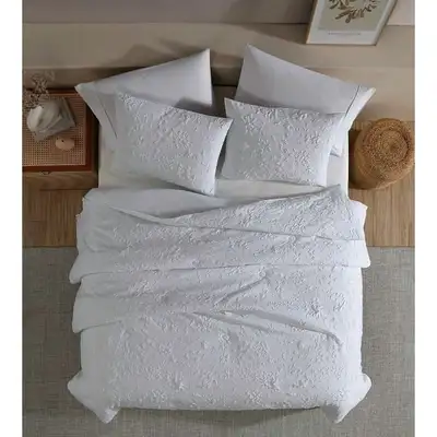 !! BNIB !! EXCLUSIVE !! Serene White !! Queen/Double 3 Pc Set !!, View more