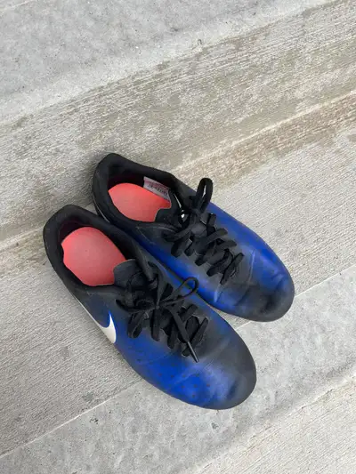Used Nike soccer cleats - size 5Y, View more