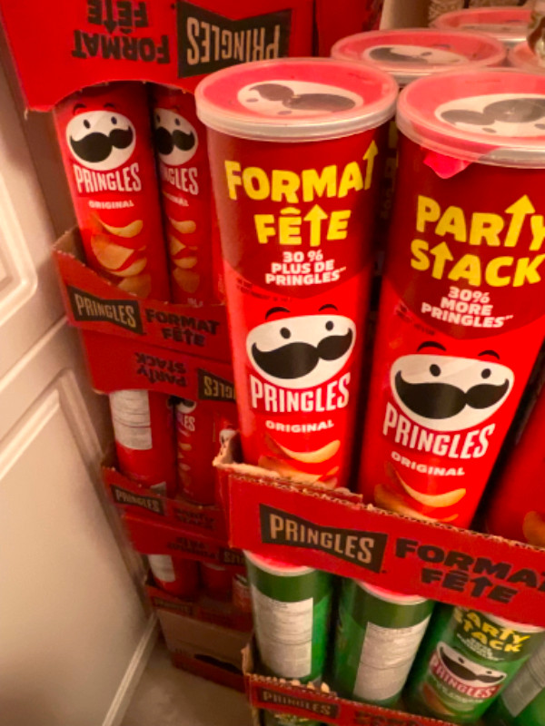Pringles stax chips, party size, Original or Sour Cream & Onion in Toys & Games in City of Toronto - Image 3