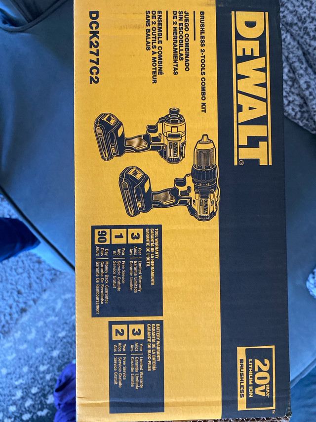 Dewalt brushless 2 tool combo drill kit.  in Power Tools in La Ronge - Image 2