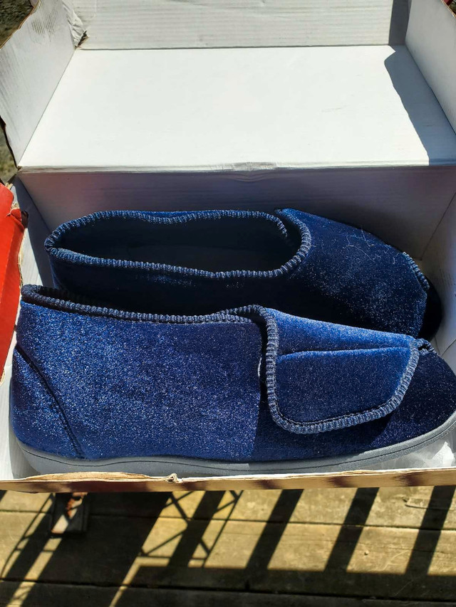 Slippers Woman's size 10 in Women's - Shoes in City of Halifax