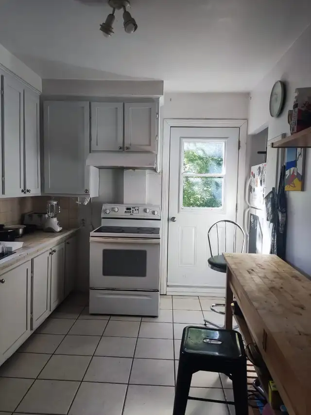 Deux Chambres meublées.  grand 6 ½.  Snowdon . Etudiants. in Room Rentals & Roommates in City of Montréal - Image 5