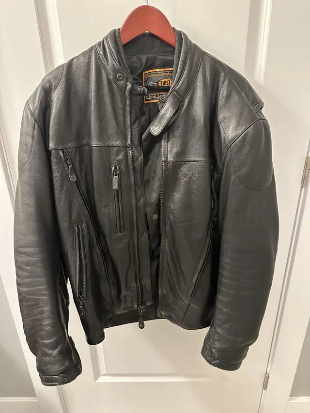 First Classic Men's Motorcycle Jacket, Medium in Men's in Belleville - Image 3