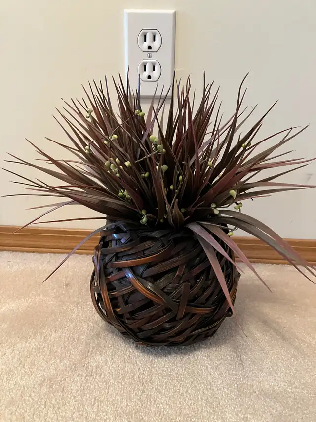 New Pineapple Centrepiece in Home Décor & Accents in Calgary - Image 2