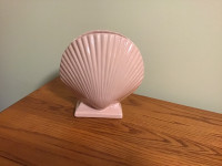 Vintage pink shell vase 8”x8”