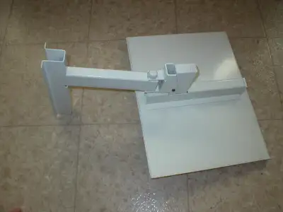 Étagère se fixant au mur pour un moniteur, écran de télévision, appareil médical, etc. Si vous craig...