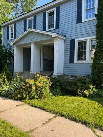 4 bedroom duplex Downtown Frederictonj