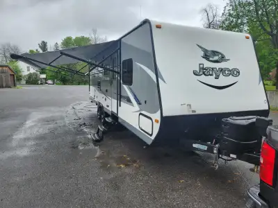 2016 25BH Jayco Jay Feather. Super light travel trailer. Great family trailer. Can sleep up to 10. O...