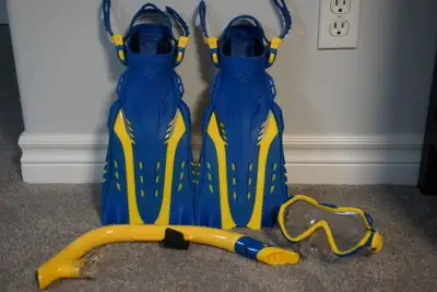 Clean and in very good condition. Fins fit foot size 9 to 13. From pet and smoke free home. If the a...
