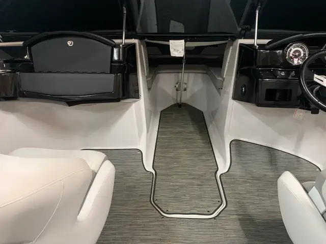 2019 Fourwinns 20HD in Powerboats & Motorboats in Petawawa - Image 4