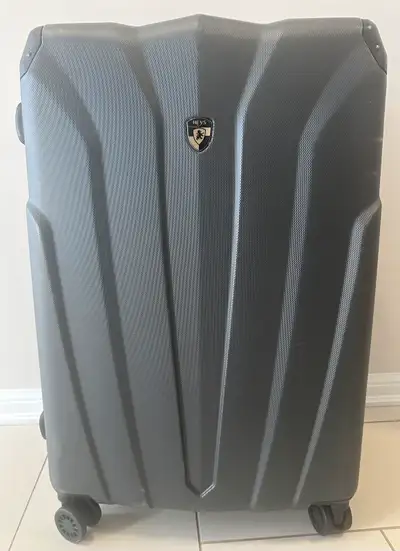 Heys Rapide Luggage -Great Condition ( only have scratches/white marks) -Color Pewter **SOLD** - Siz...