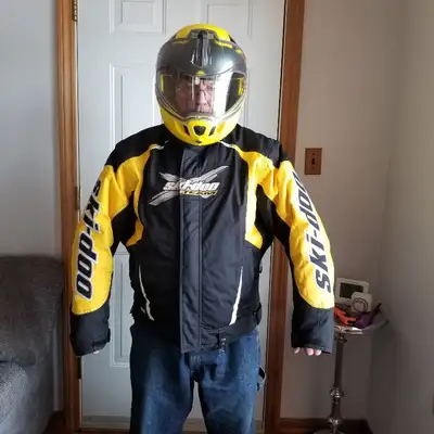 SKI-DOO JACKET SIZE G/L TEXT RYAN (204)781-2890, View more