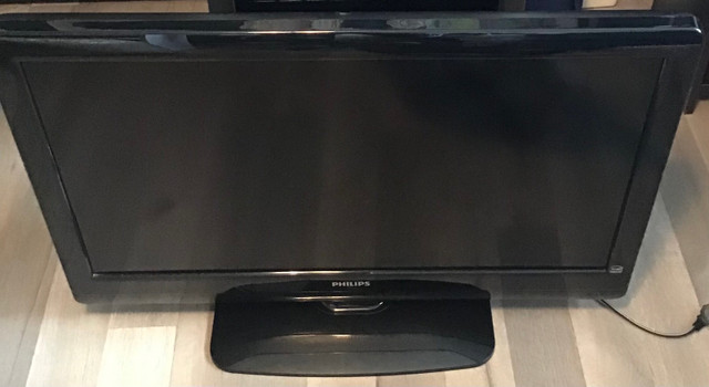Philips flat screen 32 inches color TV. Remote included. in TVs in Moncton