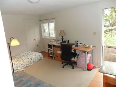 Students: Nice bachelor unit walk to Queen's available May 1 For Queen's students only. - Available...