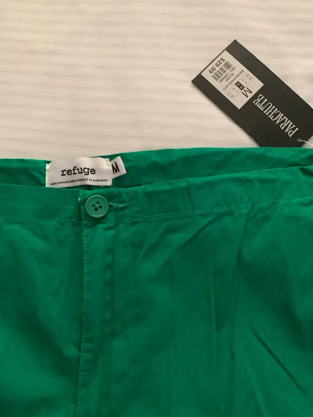 NEW with TAGS Ladies Cargo Pants Size M in Women's - Bottoms in City of Toronto - Image 3