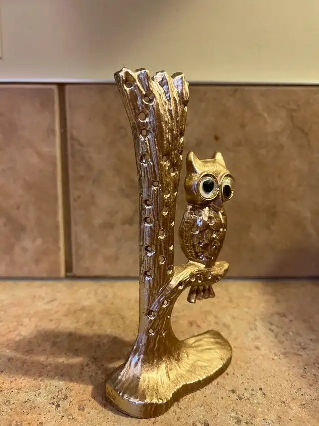 Vintage Googly Eye Owl Earrings Holder 4" Gold Tone in Arts & Collectibles in Calgary - Image 3