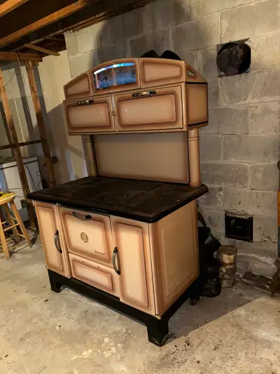 Cuisinière antique poêle Belanger, View more