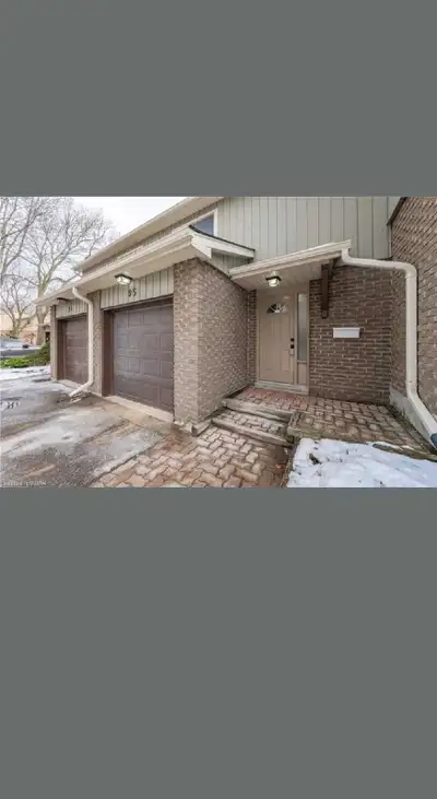 Beautifully updated 3 bedroom, 2 bathroom bathroom in a family friendly neighbourhood. ✨ Features &...
