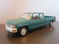 Plastic Model 1993 Chevrolet C-1500 Extended Cab 1/25 Scale