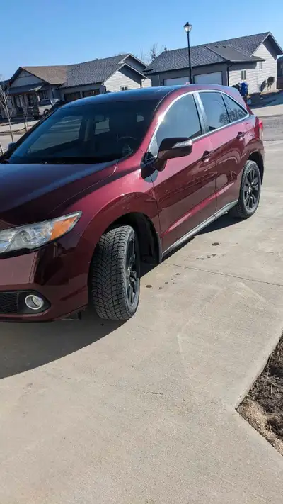 Acura RDX 3.5l, AWD, V6 2015, a stylish SUV with 142000 km, offering a blend of luxury and practical...