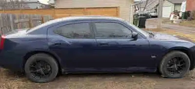 2006 Dodge Charger SE 3.5 V6 (RWD) Low kms 141000 -new headlights -new bumper -new windshield -new r...