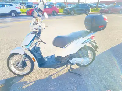 SCOOTER PIAGGIO LIBERTY 50CC - 2018 -PUISSANCE & ÉCONOMIE ! ✅ Moteur 50cc (4T) à injection optimisé...