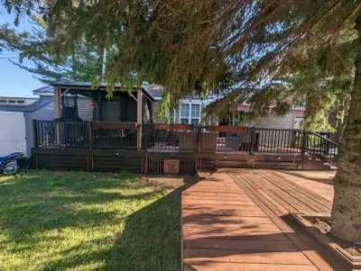 2013 Woodland Park mobile home for sale located on Duck Lake Resort. Build for 4 seasons in 3-season...