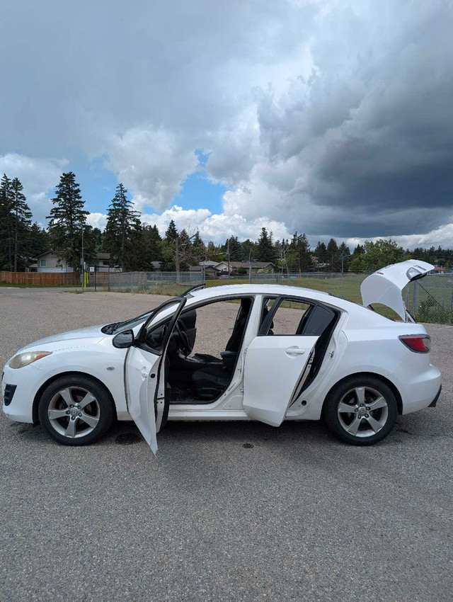 Mazda 3 - 2010 - automatic in Cars & Trucks in Calgary - Image 2