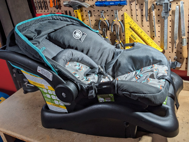 Cosco Car Seat/Carrier - GREAT CONDITION in Strollers, Carriers & Car Seats in Sault Ste. Marie - Image 2