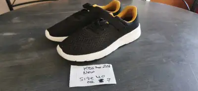 NEW MEN SHOES SIZE 7, View more
