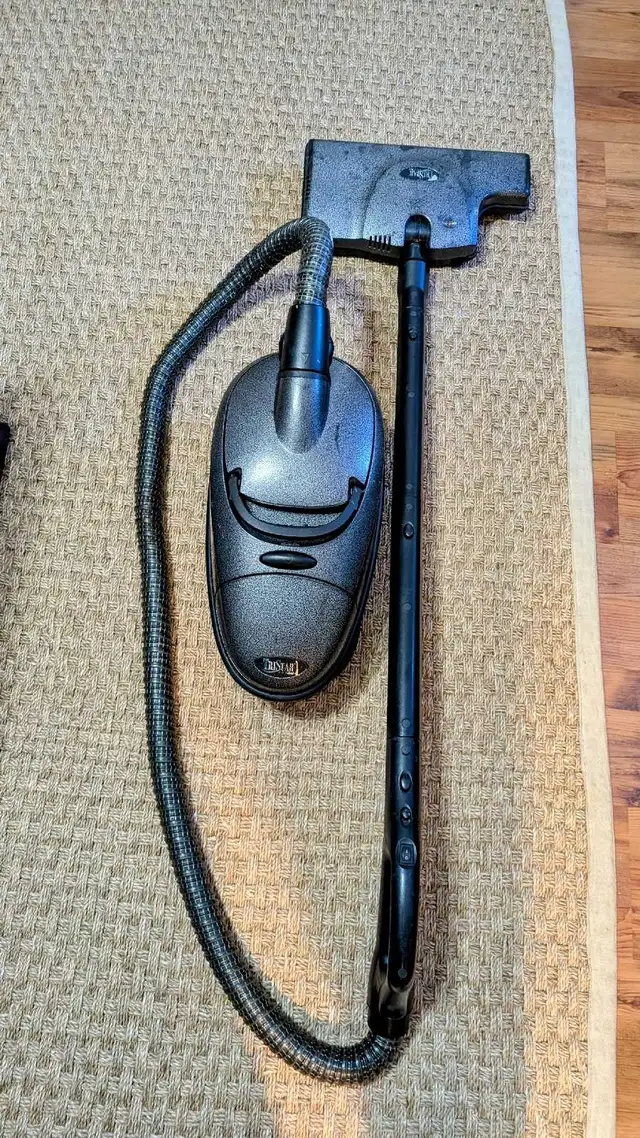 TriStar canister vacuum cleaner with powerhead and accessories in Vacuums in Winnipeg - Image 6