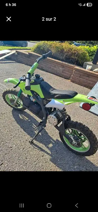 Motocross gio fonctionne bien, avec quelques égratignures 30km/hr