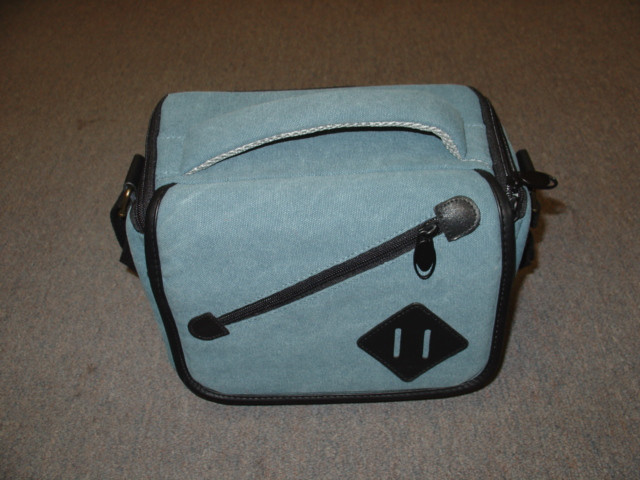 New Blue Professional Camera Carrying Case Bag in Cameras & Camcorders in Markham / York Region