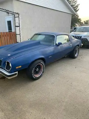 Very sought after vintage muscle car. 76 Camaro 350 v8 crate engine 1000km, floor shift 4 speed manu...