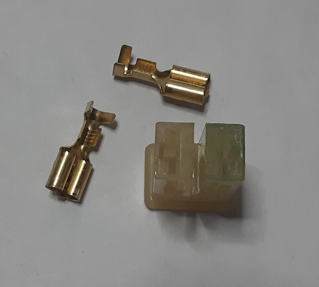 (Used) 321-941-600 Westfalia Plastic Housing Connector dans Pièces et accessoires pour VR et autocaravanes  à Ouest de l’Île - Image 3