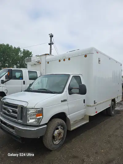 Selling a 2008 Ford E350 Super Duty cutaway cube van, a dependable and practical work truck ideal fo...